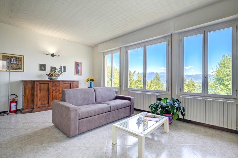 Lorenza Rooftop: Lake Maggiore View Balcony near Stresa