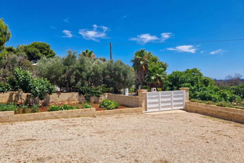 Villa Pescoluse with Private Pool and Sea View