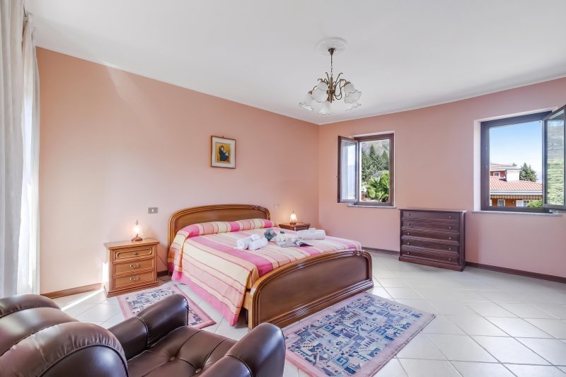 Old Pella: 100m to Lake Orta, Terrace and Views