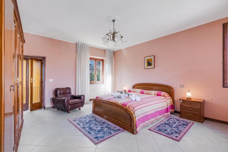 Old Pella: 100m to Lake Orta, Terrace and Views