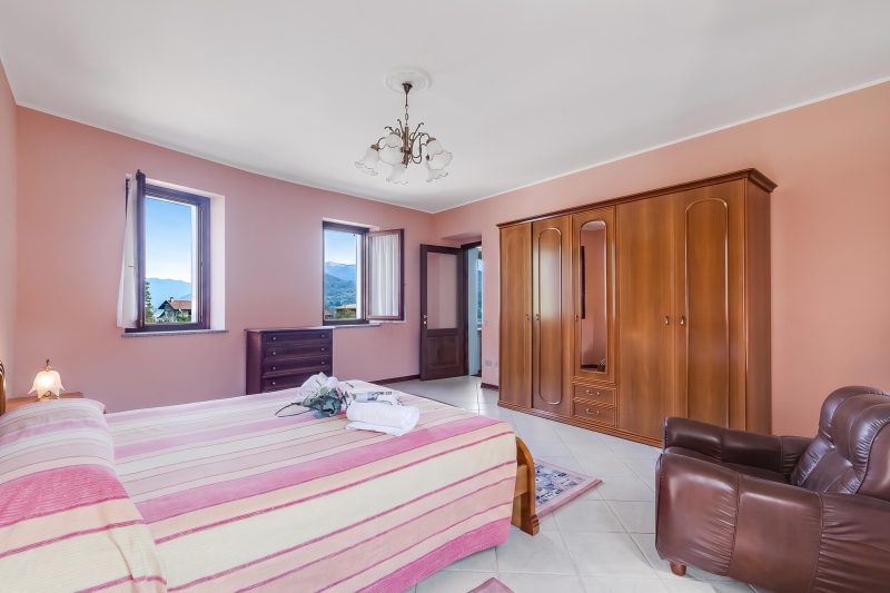 Old Pella: 100m to Lake Orta, Terrace and Views