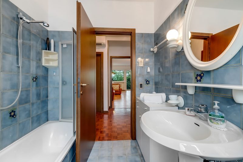 Dora - Riva del Garda Apartment with Terrace
