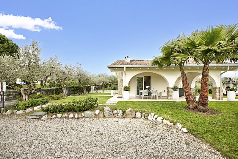 Il Silenzio House- Manerba del Garda Villa with Garden