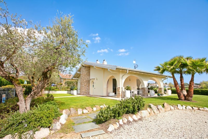 Il Silenzio House- Manerba del Garda Villa with Garden