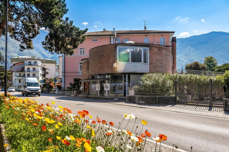 The Arco Round House with Terrace & Parking