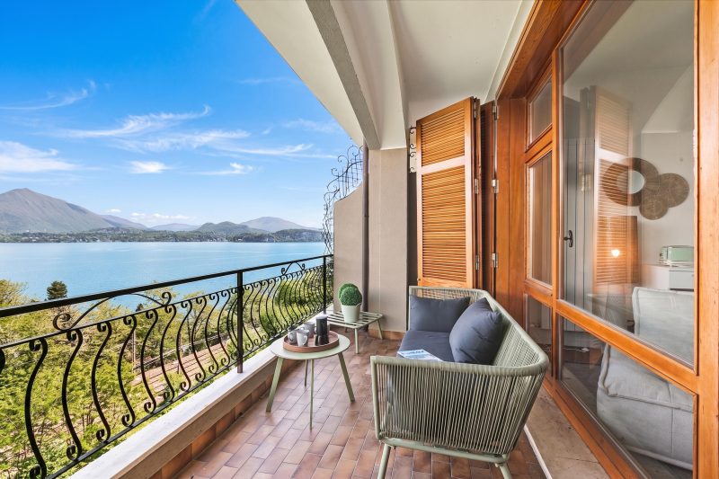 Elegant Panorama Lake View Terrace with Pool