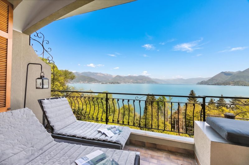 Elegant Panorama Lake View Terrace with Pool
