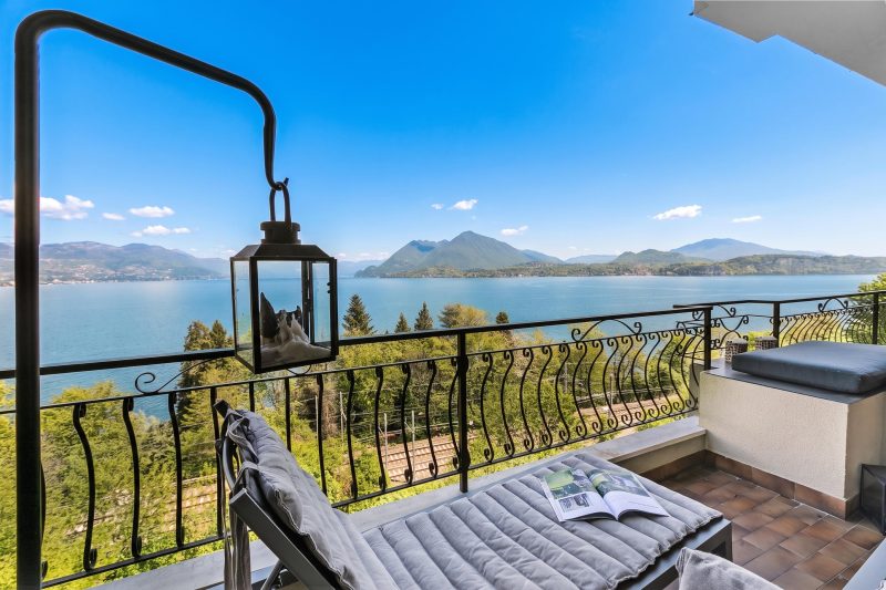 Elegant Panorama Lake View Terrace with Pool