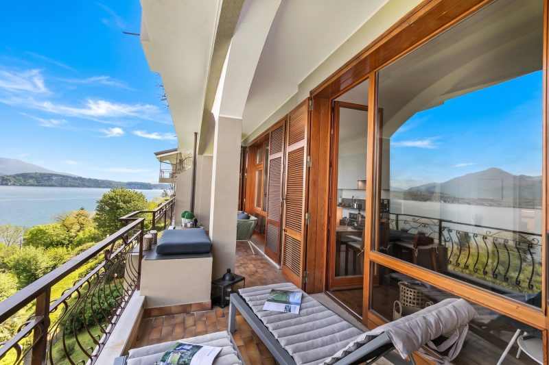 Elegant Panorama Lake View Terrace with Pool