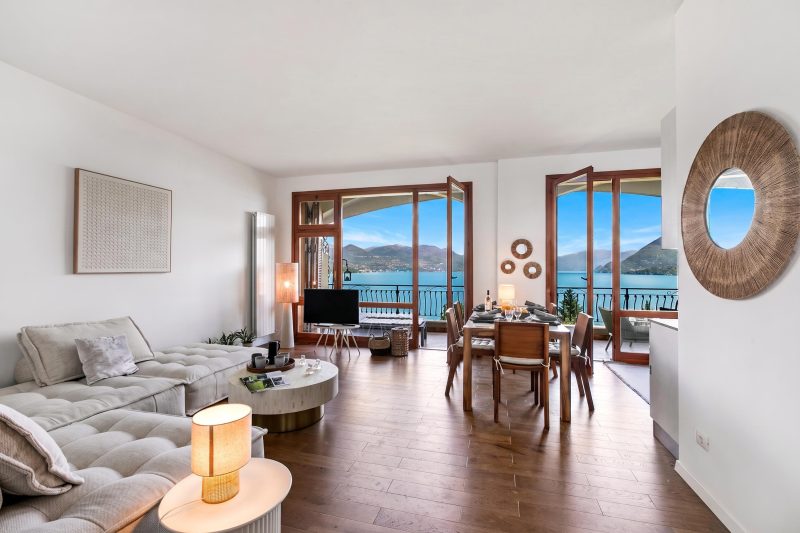 Elegant Panorama Lake View Terrace with Pool