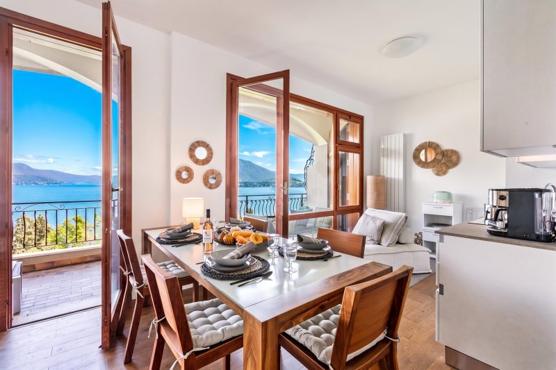 Elegant Panorama Lake View Terrace with Pool