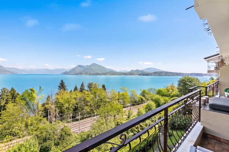 Elegant Panorama Lake View Terrace with Pool