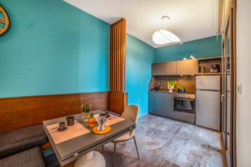 3br Luxury Appt - Pool, Garden & Parking