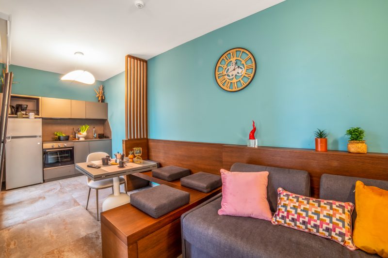 3br Luxury Appt - Pool, Garden & Parking