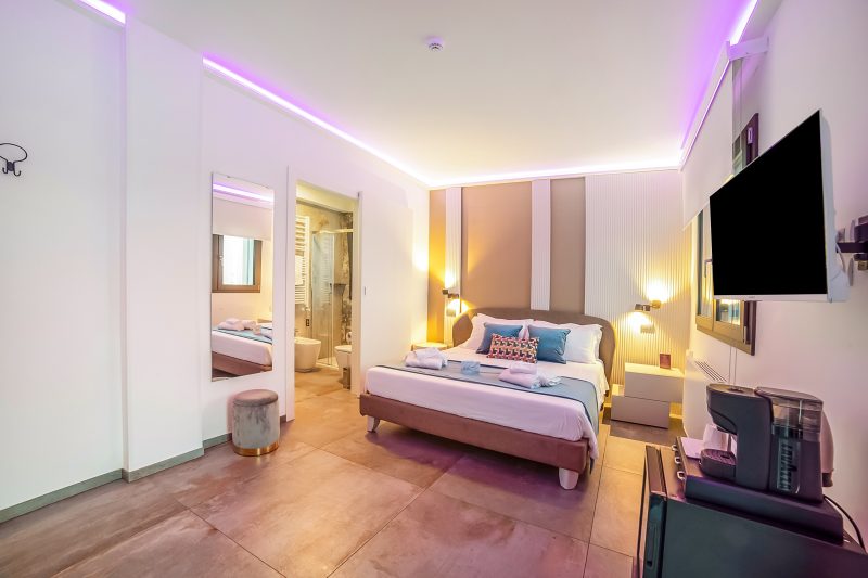 4br Luxury Appt - Pool, Garden & Parking
