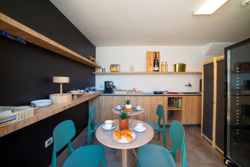4br Luxury Appt - Pool, Garden & Parking