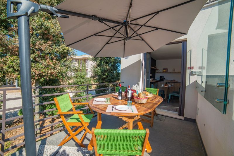4br Luxury Appt - Pool, Garden & Parking