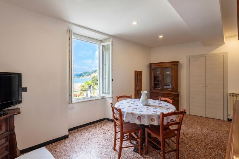 Da Lino Beachfront Apartment for 4