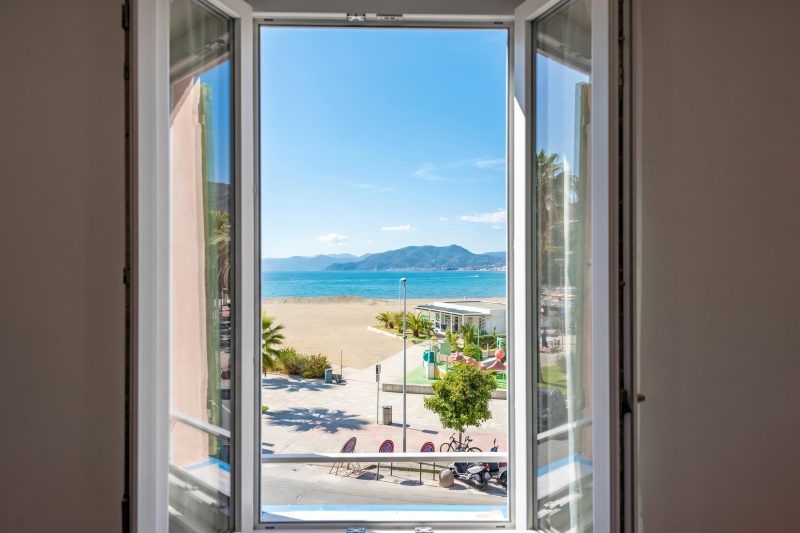 Da Lino Beachfront Apartment for 4