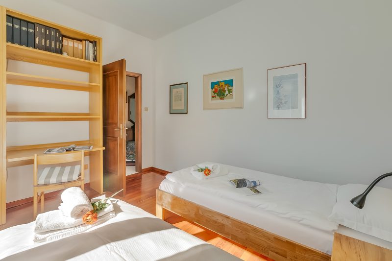 Rosa Apartment, Balcony and AC