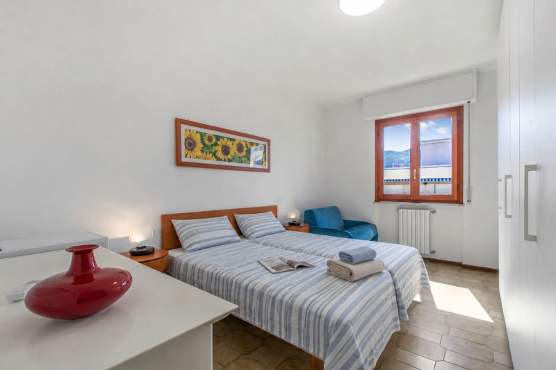 Appartamento Magenta - Apartment with Sunny Balcony
