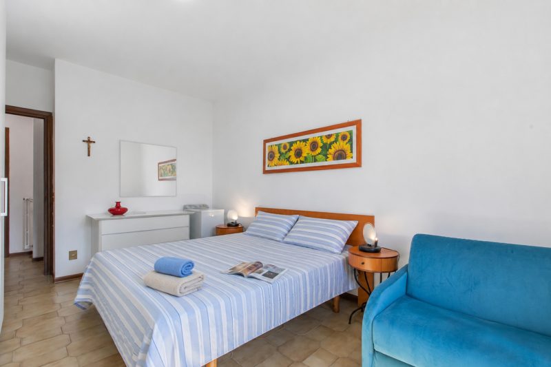 Appartamento Magenta - Apartment with Sunny Balcony