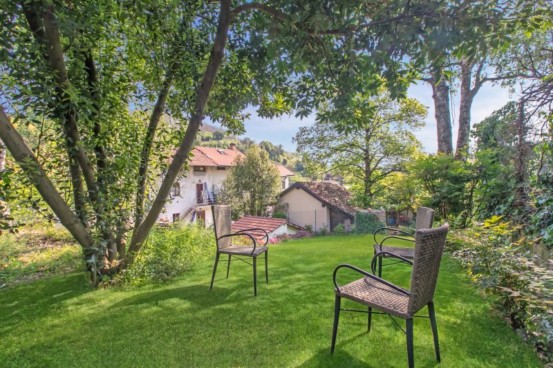 Dimora Della Rocca Private Garden, WIFI, BBQ & Parking