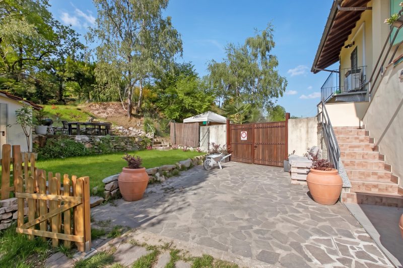 Dimora Della Rocca Private Garden, WIFI, BBQ & Parking
