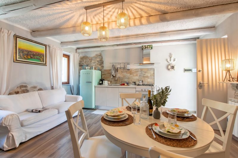 Dimora Della Rocca Private Garden, WIFI, BBQ & Parking