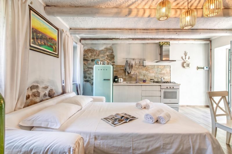 Dimora Della Rocca Private Garden, WIFI, BBQ & Parking