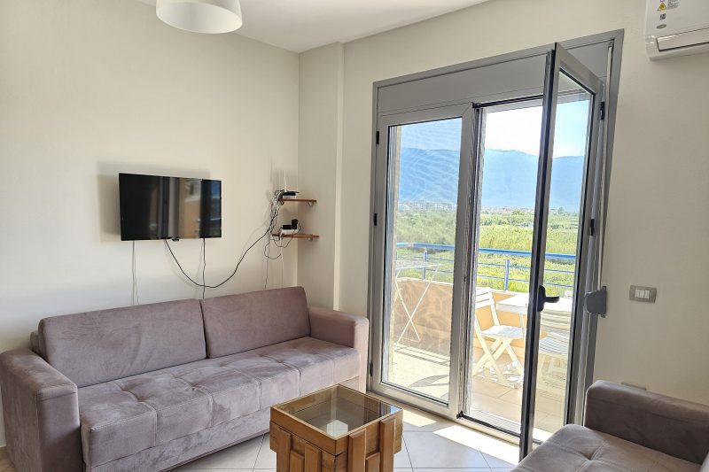 Apartment With Pool View 001