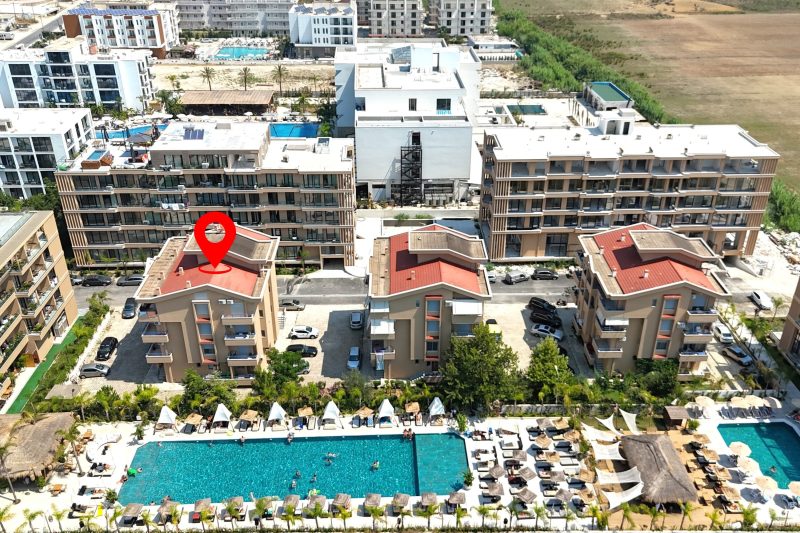 Apartment With Pool View 001