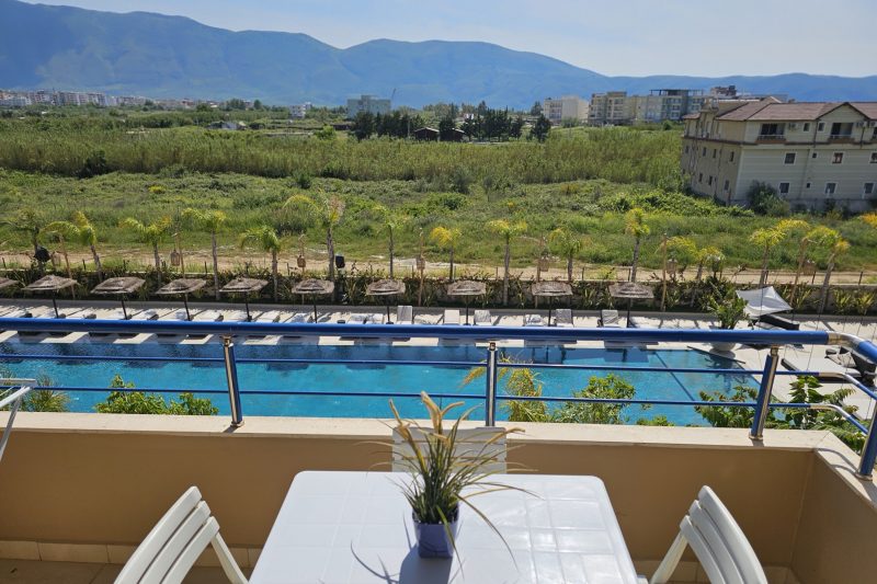 Apartment With Pool View 001