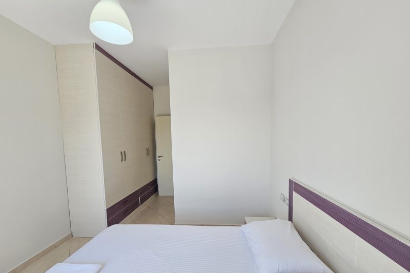 Apartment With Pool View 001