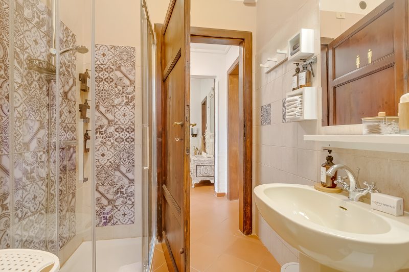 Romantic Apt Jacuzzi,Private Garden & Pet Friendly