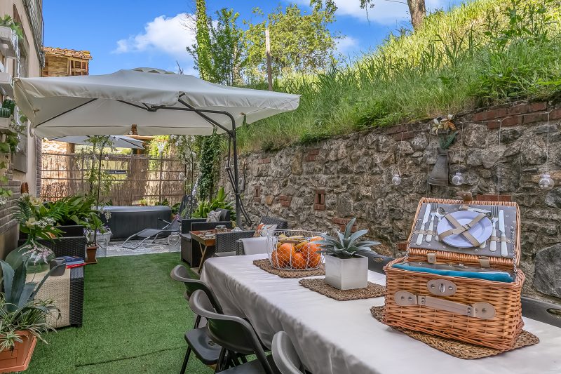 Romantic Apt Jacuzzi,Private Garden & Pet Friendly