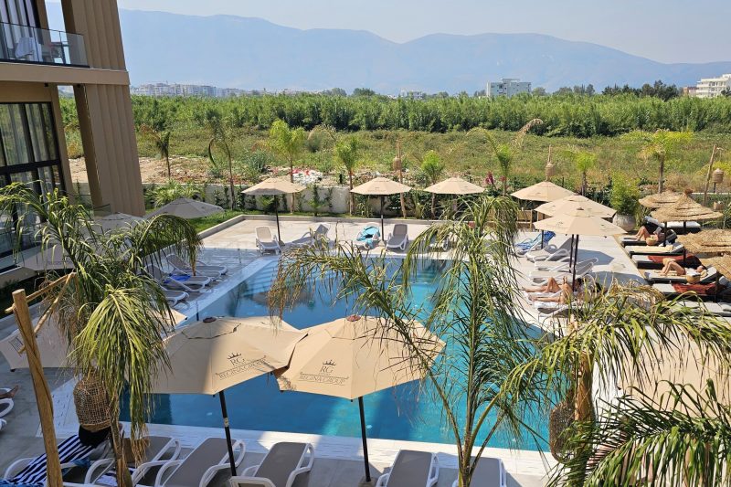 Pool View Palm 002