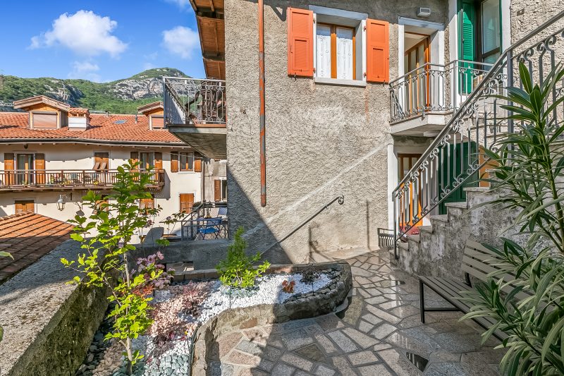 Kirribilli House - Central Nago Torbole with Mountain View