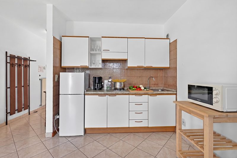 Lagotissimo 17 - Apartment with Balcony View and Pool