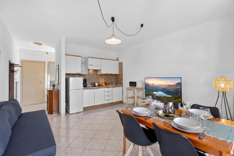 Lagotissimo 17 - Apartment with Balcony View and Pool