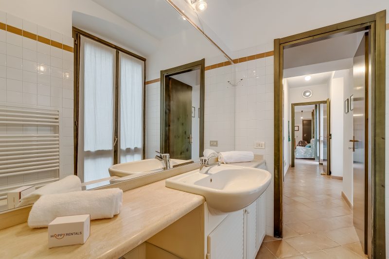 Apt. Annamaria: Family-Friendly 2BR Central Base for Trips