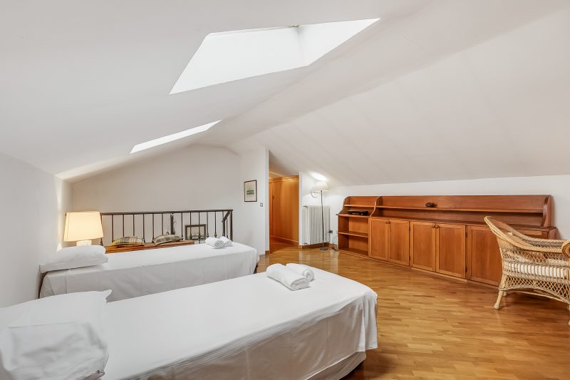 Apt. Annamaria: Family-Friendly 2BR Central Base for Trips