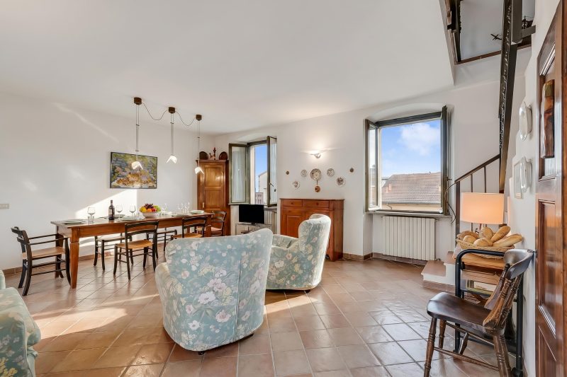 Apt. Annamaria: Family-Friendly 2BR Central Base for Trips