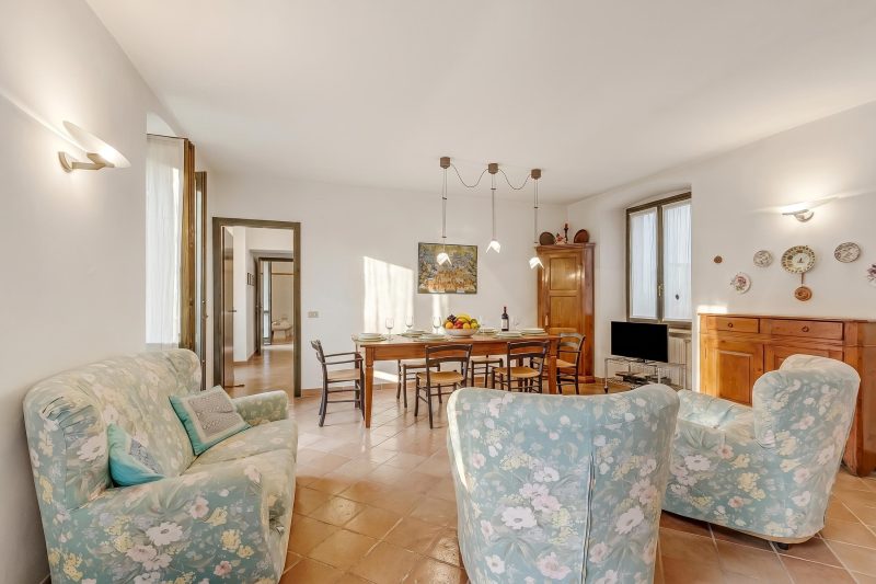 Apt. Annamaria: Family-Friendly 2BR Central Base for Trips