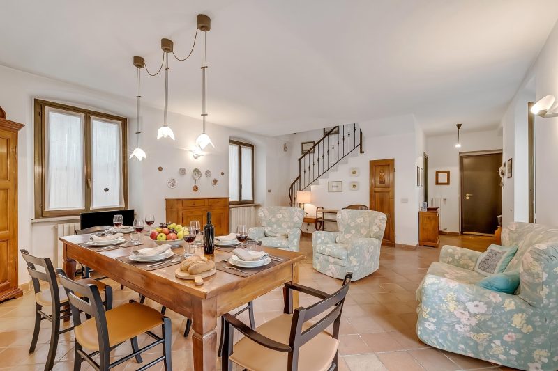 Apt. Annamaria: Family-Friendly 2BR Central Base for Trips
