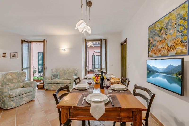 Apt. Annamaria: Family-Friendly 2BR Central Base for Trips