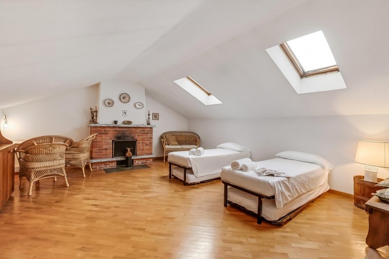 Apt. Annamaria: Family-Friendly 2BR Central Base for Trips