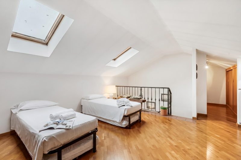 Apt. Annamaria: Family-Friendly 2BR Central Base for Trips