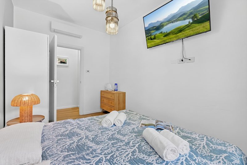 Kamy Home | Steps to the Lake & Free Park