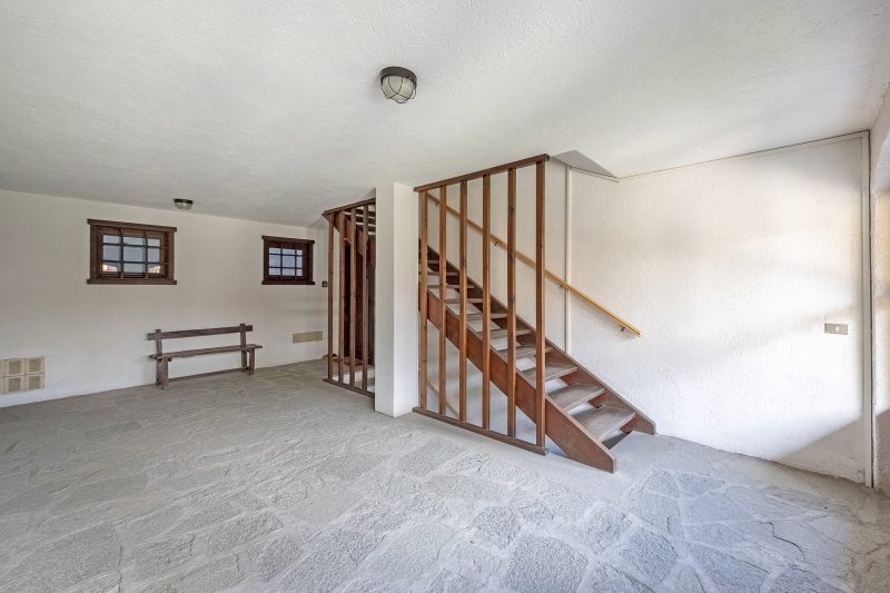 Family Apartment Steps From Ski Lifts